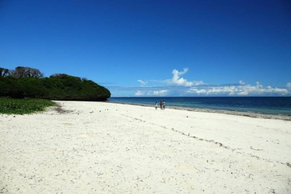 Cowrie Beach Haven Studio Apartment Mombasa Exterior photo